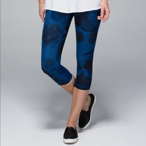 Lululemon Wunder Under Floral Crop Leggings!!
